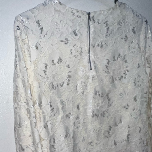 WAYF White long sleeve Delicate lace top with zip up back. - Picture 5 of 7